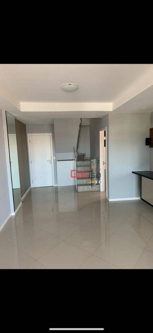 Cobertura à venda com 3 quartos, 200m² - Foto 2