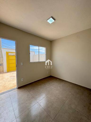 Casa à venda com 1 quarto, 37m² - Foto 2