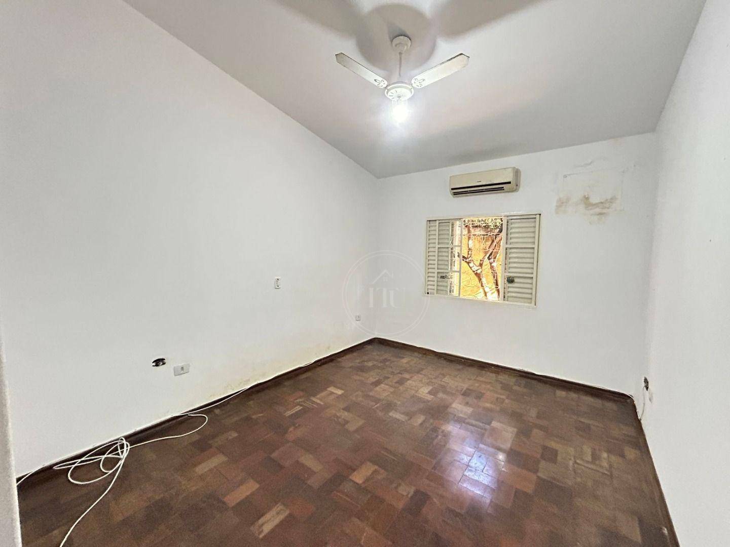 Casa à venda e aluguel com 3 quartos, 386m² - Foto 20