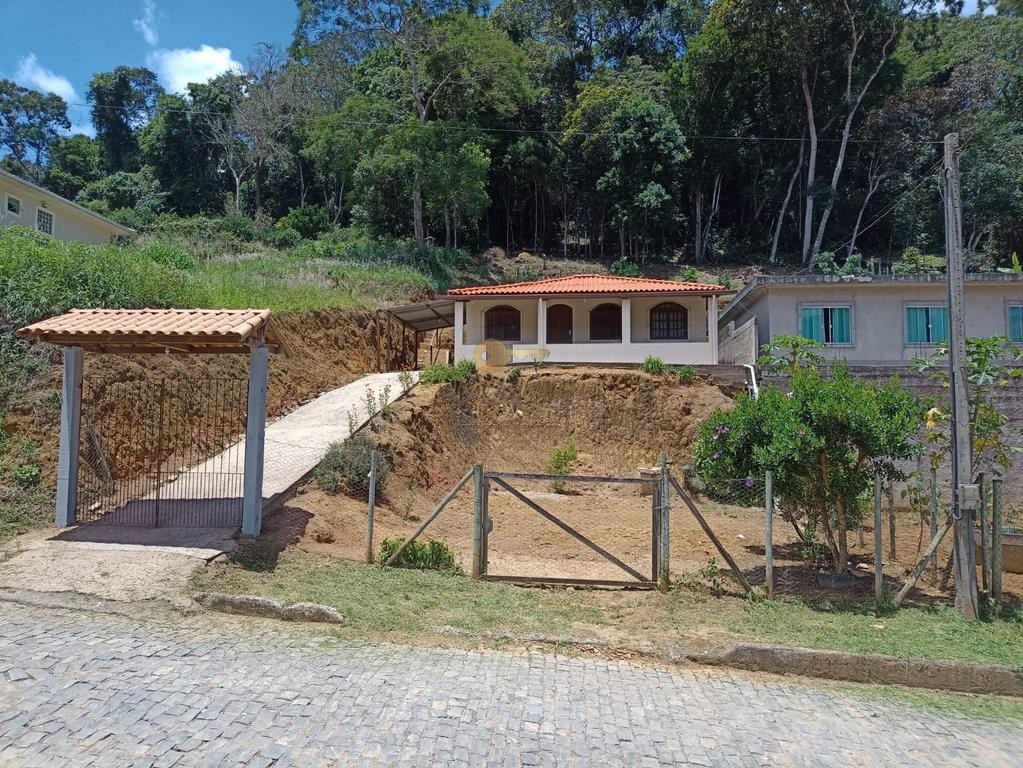Casa à venda com 3 quartos, 2139m² - Foto 1