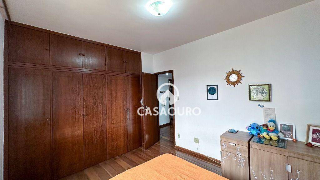 Apartamento à venda com 4 quartos, 140m² - Foto 18