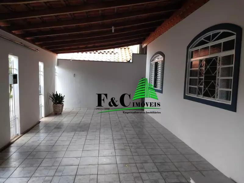 Casa à venda com 3 quartos, 180m² - Foto 2