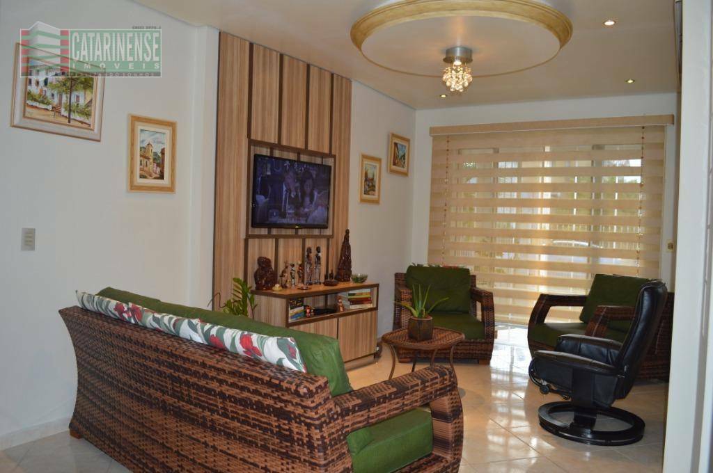 Casa à venda com 3 quartos, 240m² - Foto 15