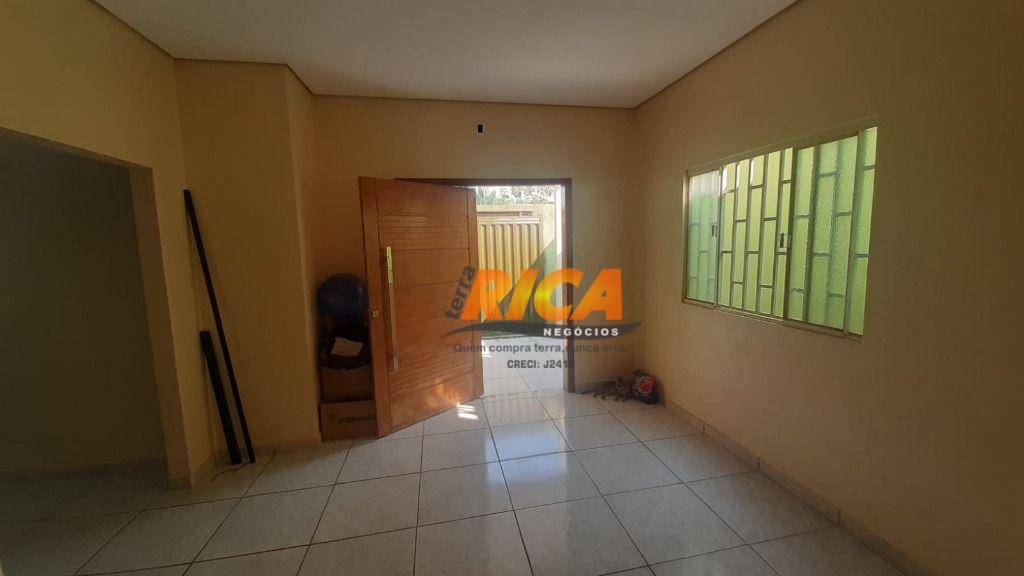 Casa à venda com 3 quartos, 200m² - Foto 3