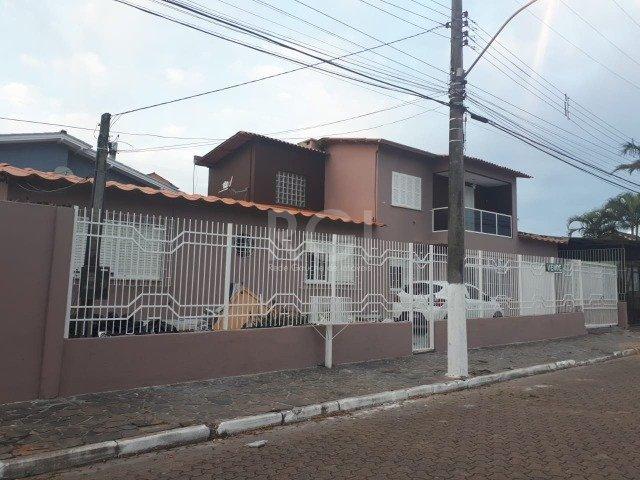 Casa à venda com 3 quartos, 187m² - Foto 2