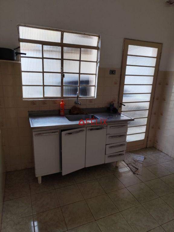 Casa à venda e aluguel com 3 quartos, 216m² - Foto 9
