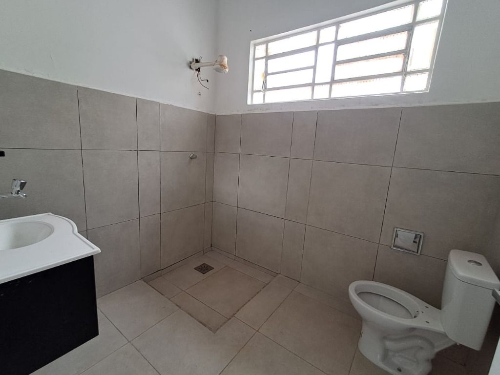 Casa para alugar com 2 quartos, 180m² - Foto 8