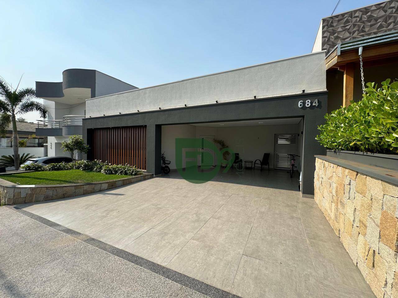 Casa de Condomínio à venda com 3 quartos, 240m² - Foto 2