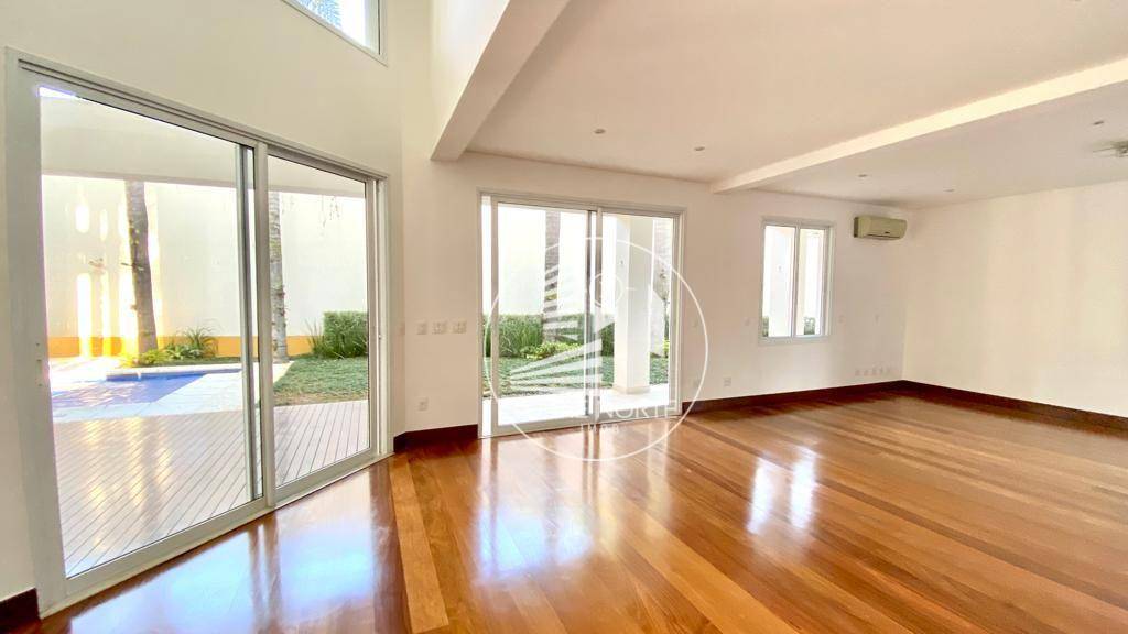 Sobrado à venda com 4 quartos, 640m² - Foto 2