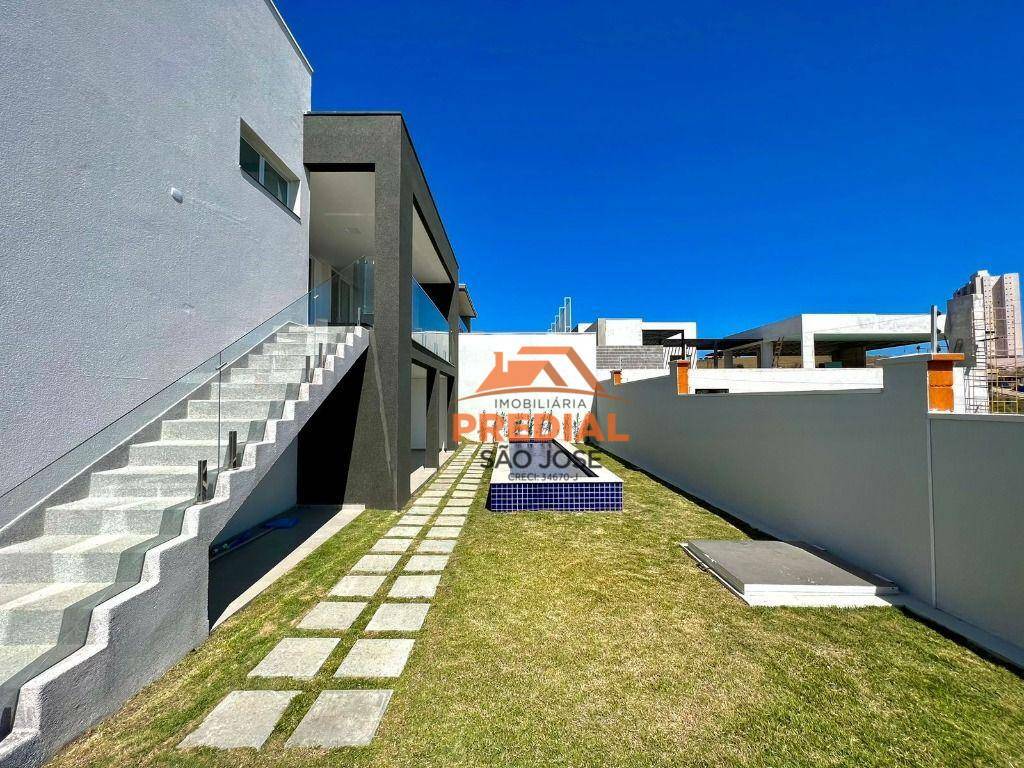 Casa de Condomínio à venda com 4 quartos, 263m² - Foto 3