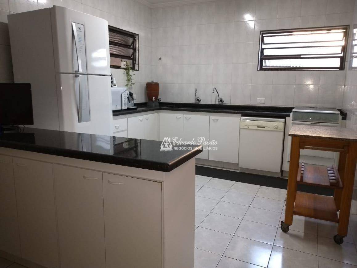 Casa à venda com 3 quartos, 305m² - Foto 8