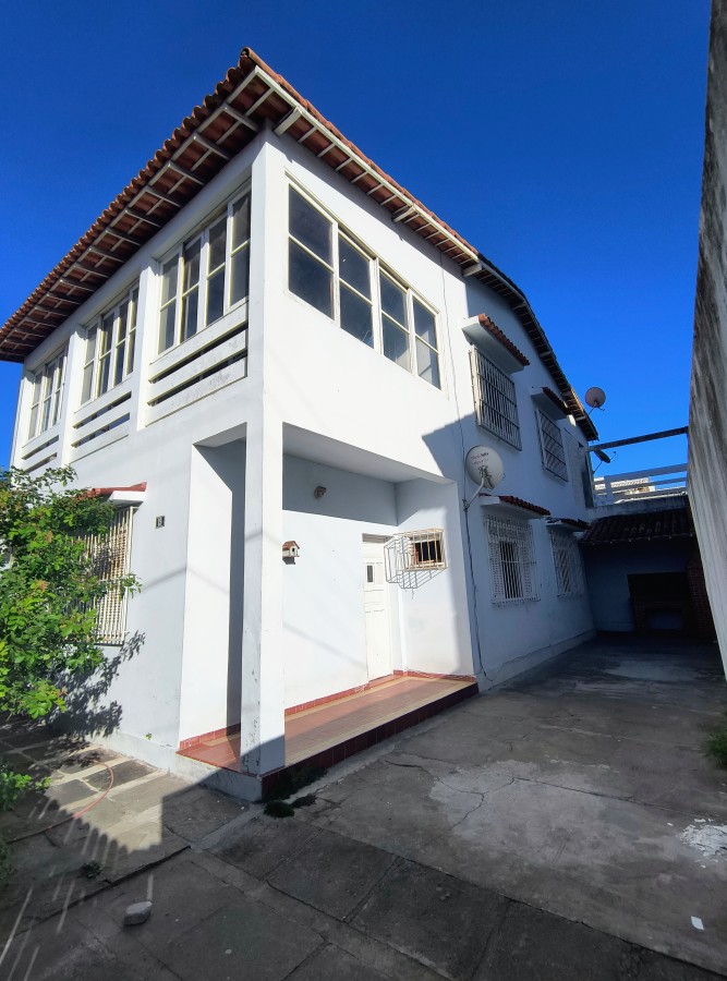 Casa à venda com 4 quartos, 200m² - Foto 1