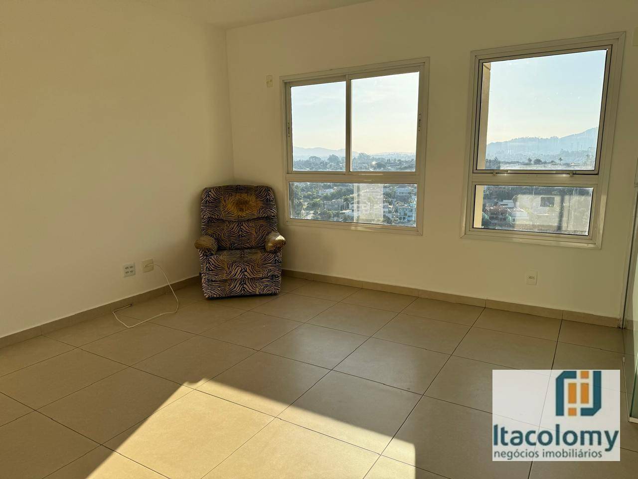 Apartamento à venda com 2 quartos, 62m² - Foto 1