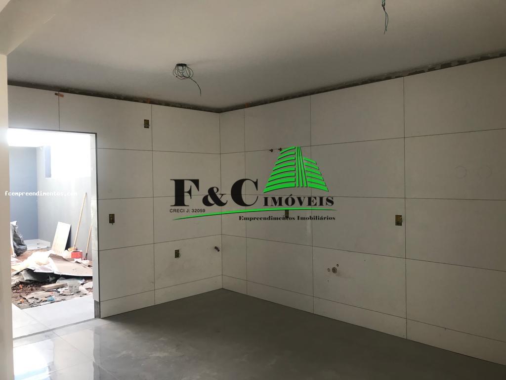 Casa à venda com 3 quartos, 200m² - Foto 1