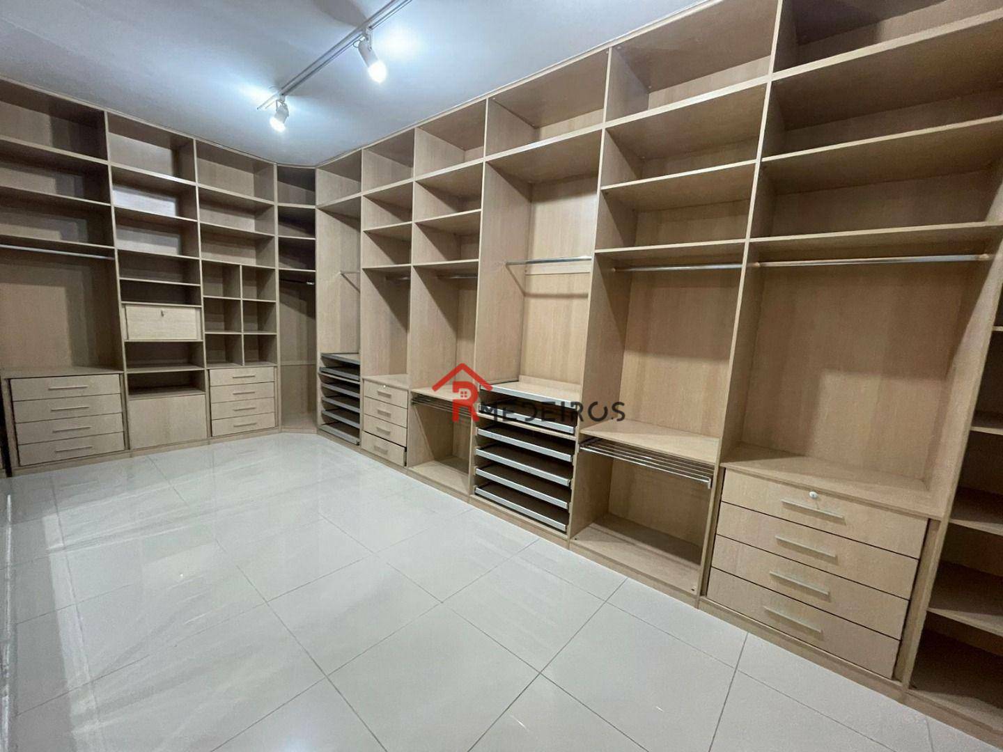 Casa à venda com 4 quartos, 429M2 - Foto 17