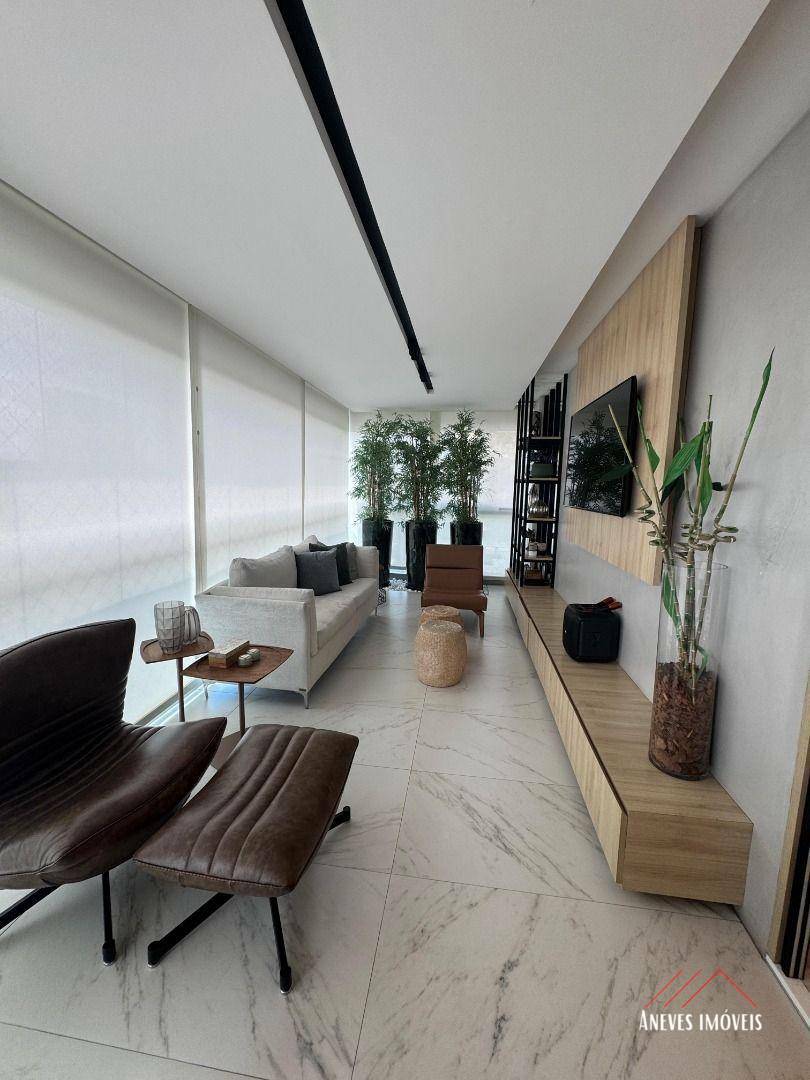 Apartamento à venda com 3 quartos, 200m² - Foto 1