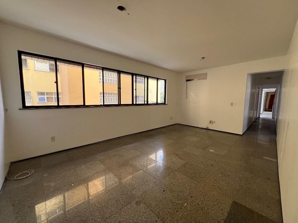 Apartamento à venda com 3 quartos, 100m² - Foto 2