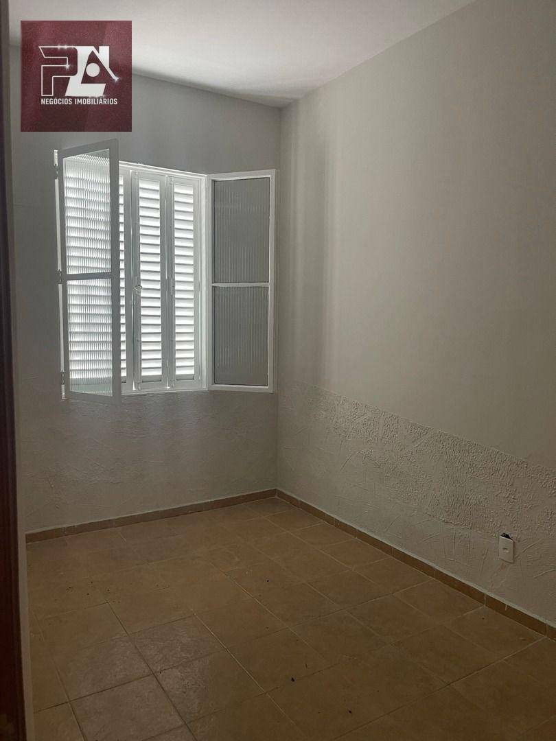 Casa à venda e aluguel com 5 quartos, 200m² - Foto 5