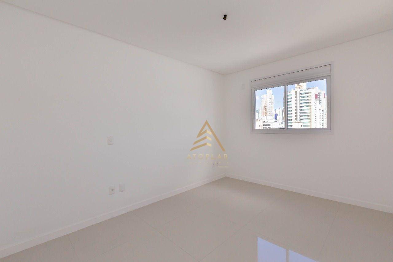 Apartamento à venda com 4 quartos, 150m² - Foto 15