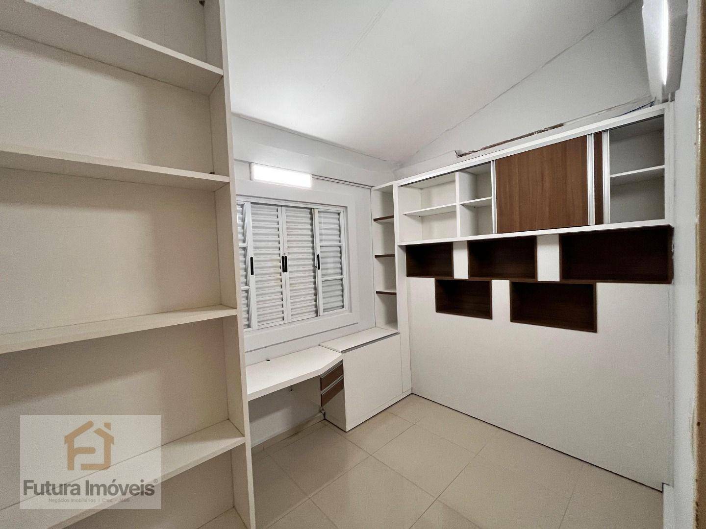 Casa para alugar com 3 quartos, 200m² - Foto 8