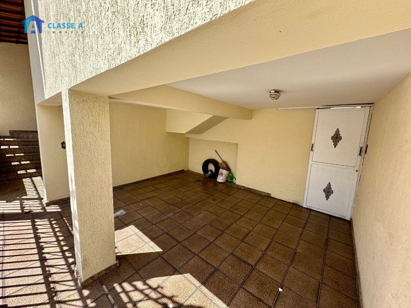 Casa à venda com 3 quartos, 234m² - Foto 3