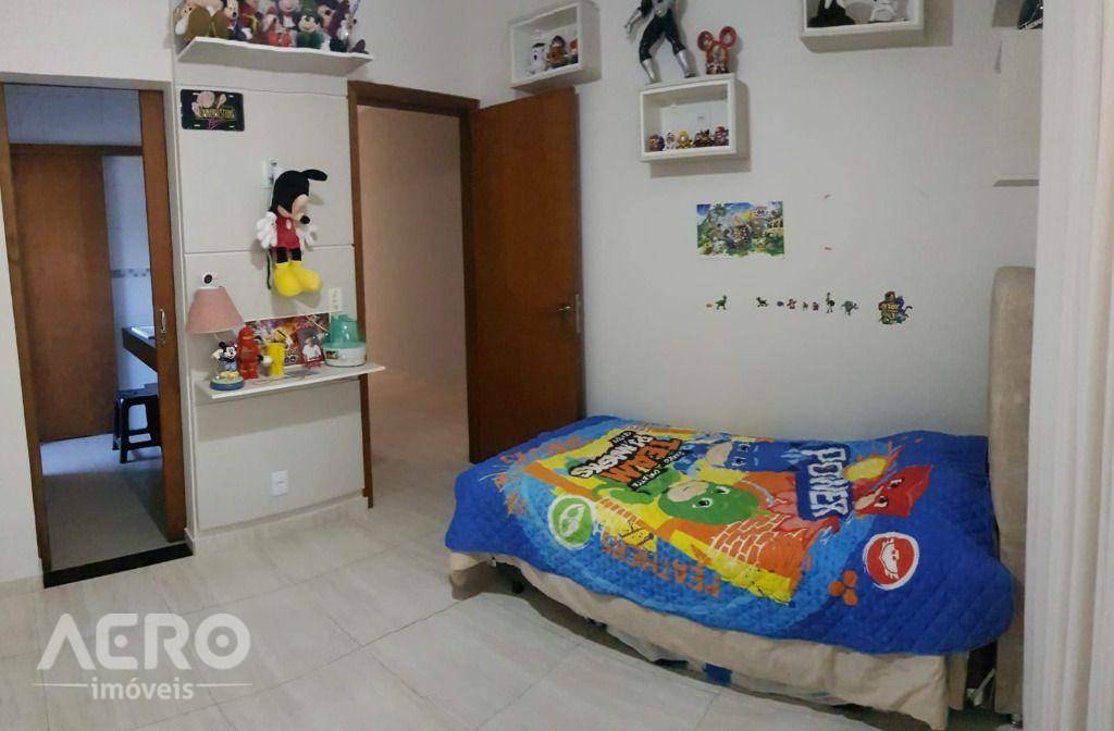 Casa de Condomínio à venda com 3 quartos, 300m² - Foto 4