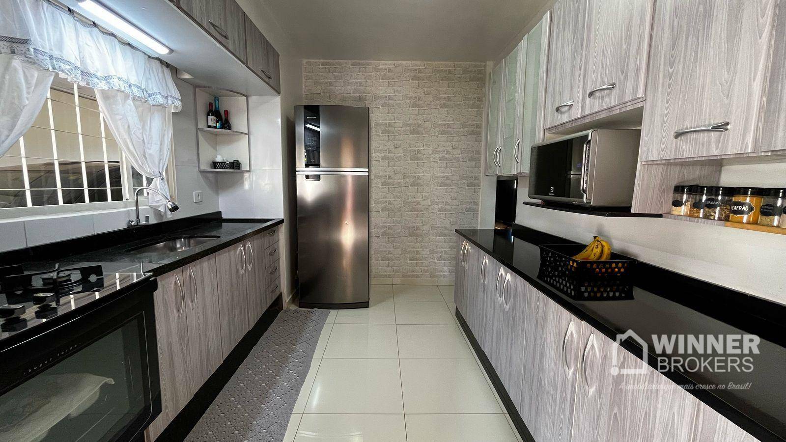 Casa à venda com 3 quartos, 180m² - Foto 1