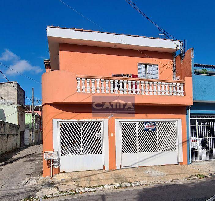 Sobrado à venda com 4 quartos, 200m² - Foto 1