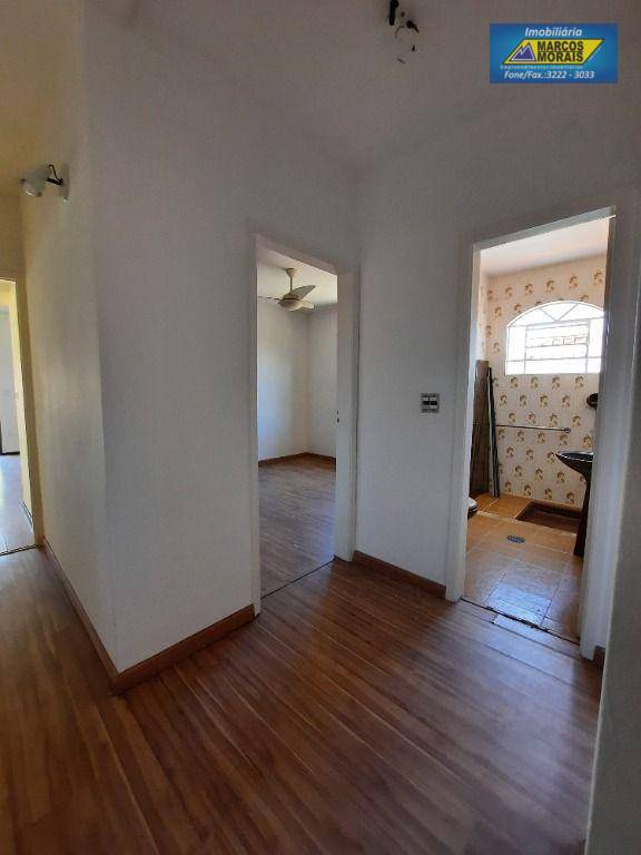 Casa à venda com 3 quartos, 268m² - Foto 18