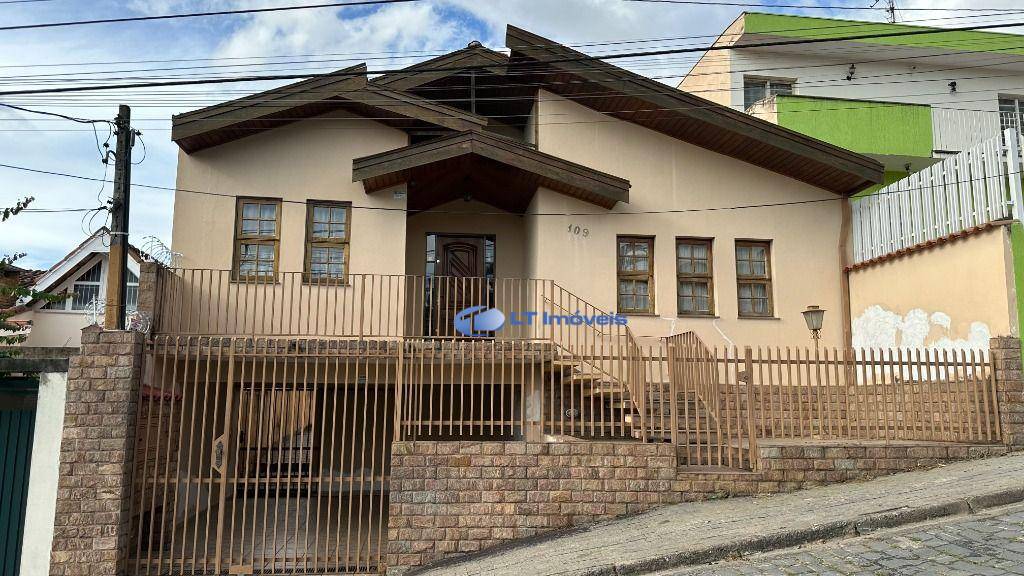 Casa, 3 quartos, 210 m² - Foto 1