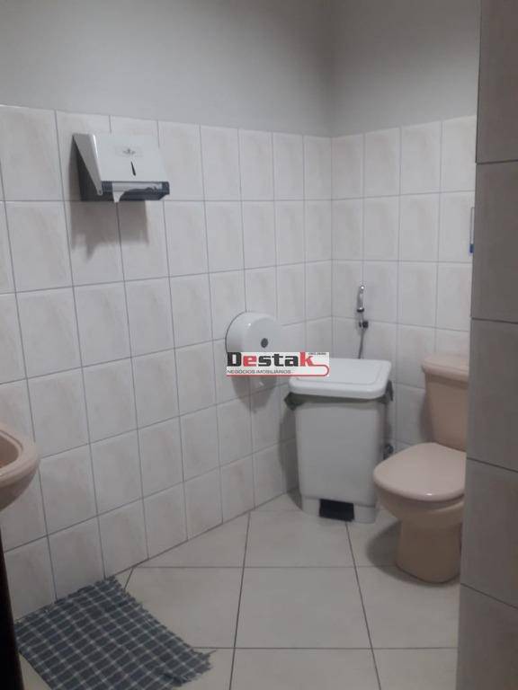 Casa à venda com 1 quarto, 306m² - Foto 2