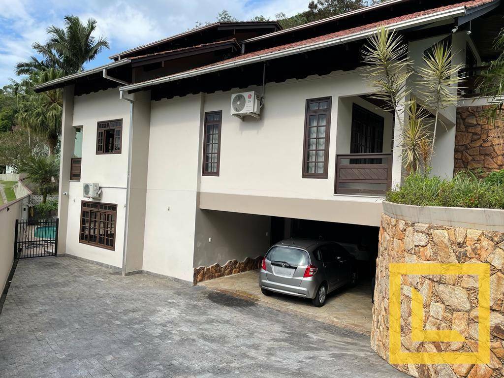 Casa à venda com 4 quartos, 340m² - Foto 2