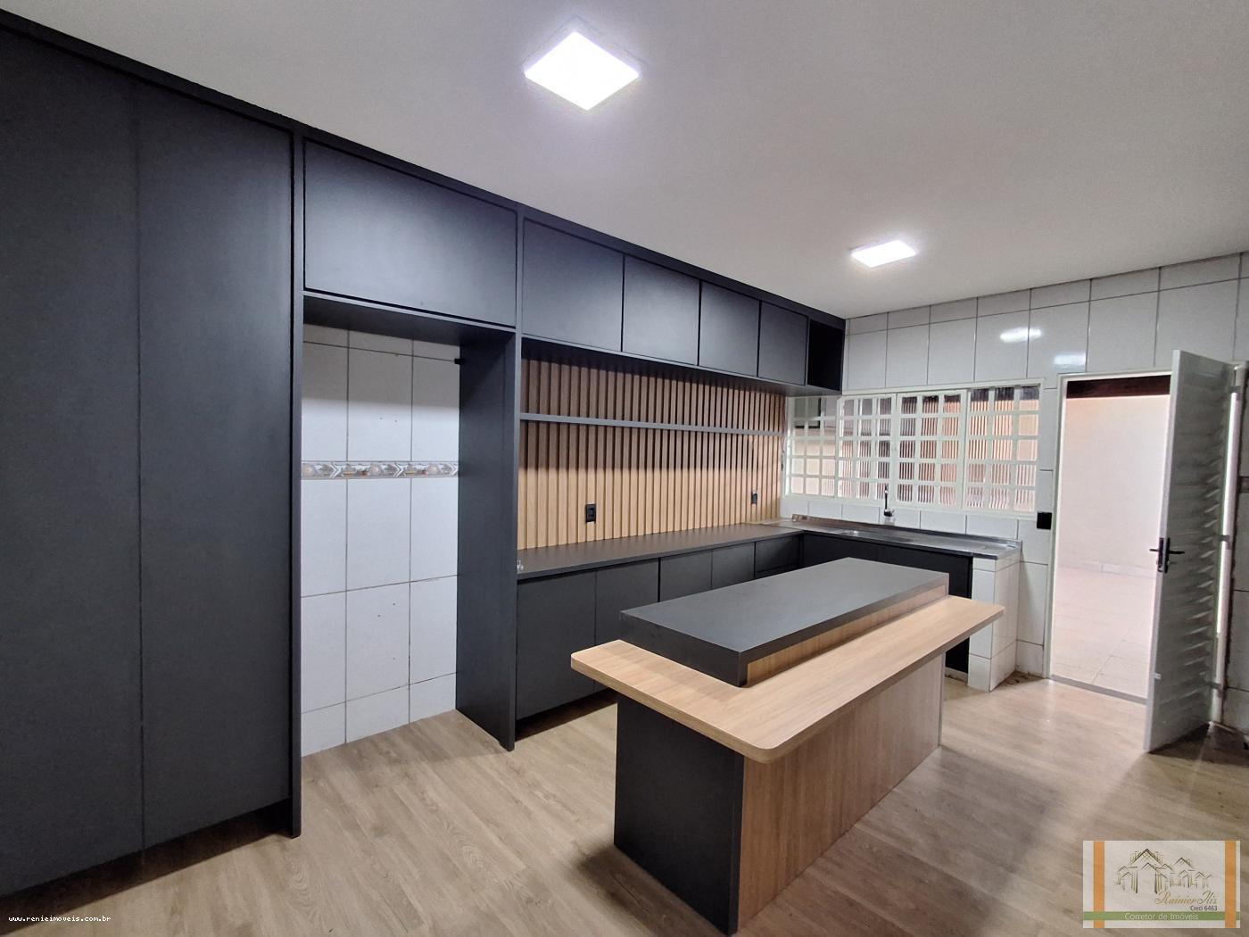 Casa à venda com 3 quartos, 200m² - Foto 14