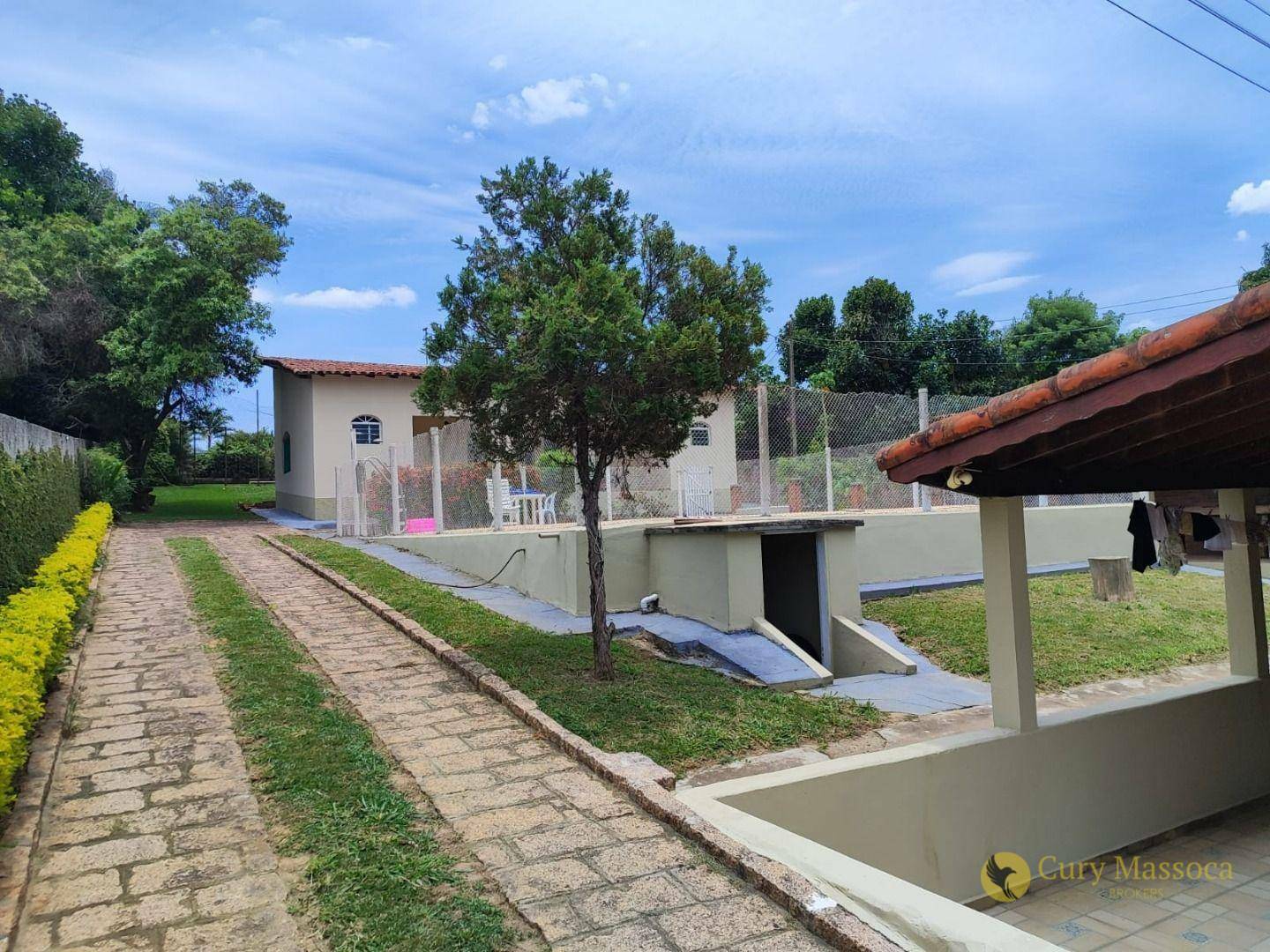 Chácara à venda com 4 quartos, 600m² - Foto 2