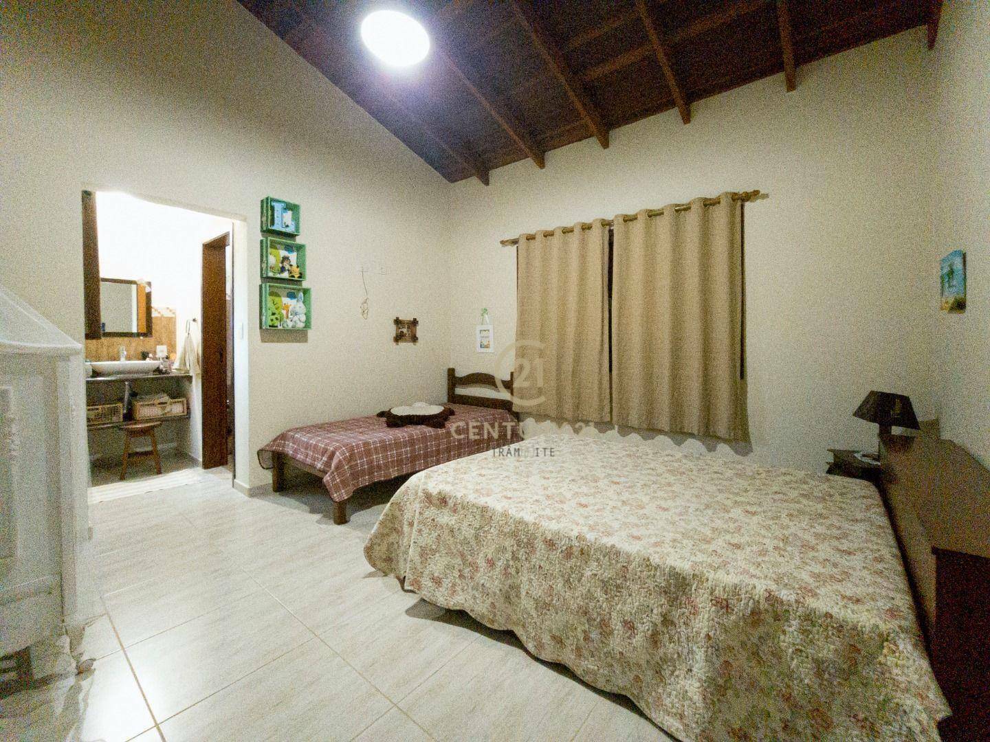 Casa de Condomínio à venda com 4 quartos, 400m² - Foto 17