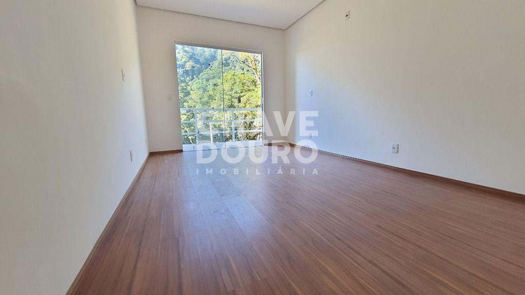 Casa à venda com 4 quartos, 212m² - Foto 4