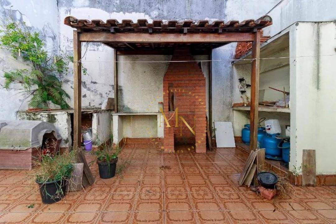 Casa para alugar com 4 quartos, 205m² - Foto 25