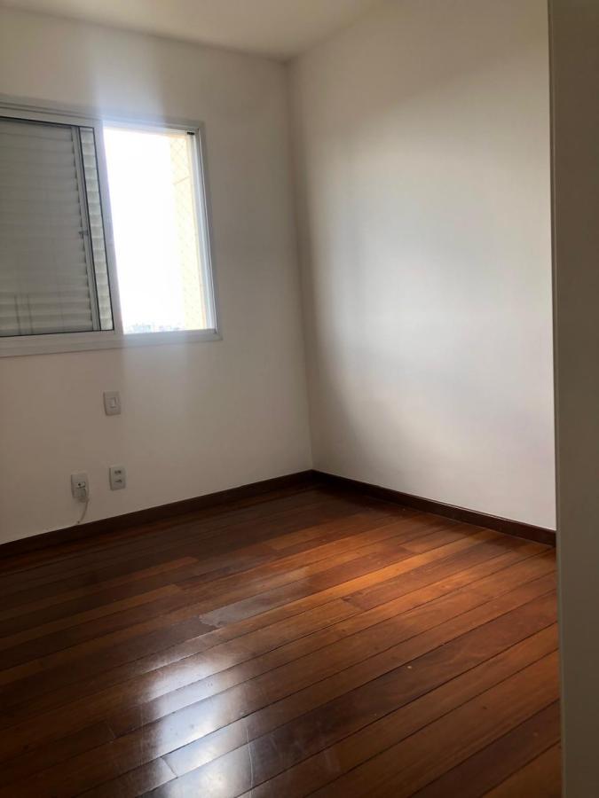 Apartamento para alugar com 3 quartos, 97m² - Foto 12