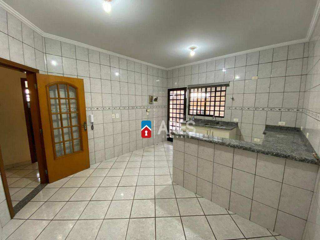 Casa para alugar com 3 quartos, 189m² - Foto 14
