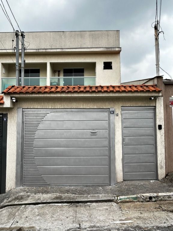 Sobrado à venda com 3 quartos, 250m² - Foto 1