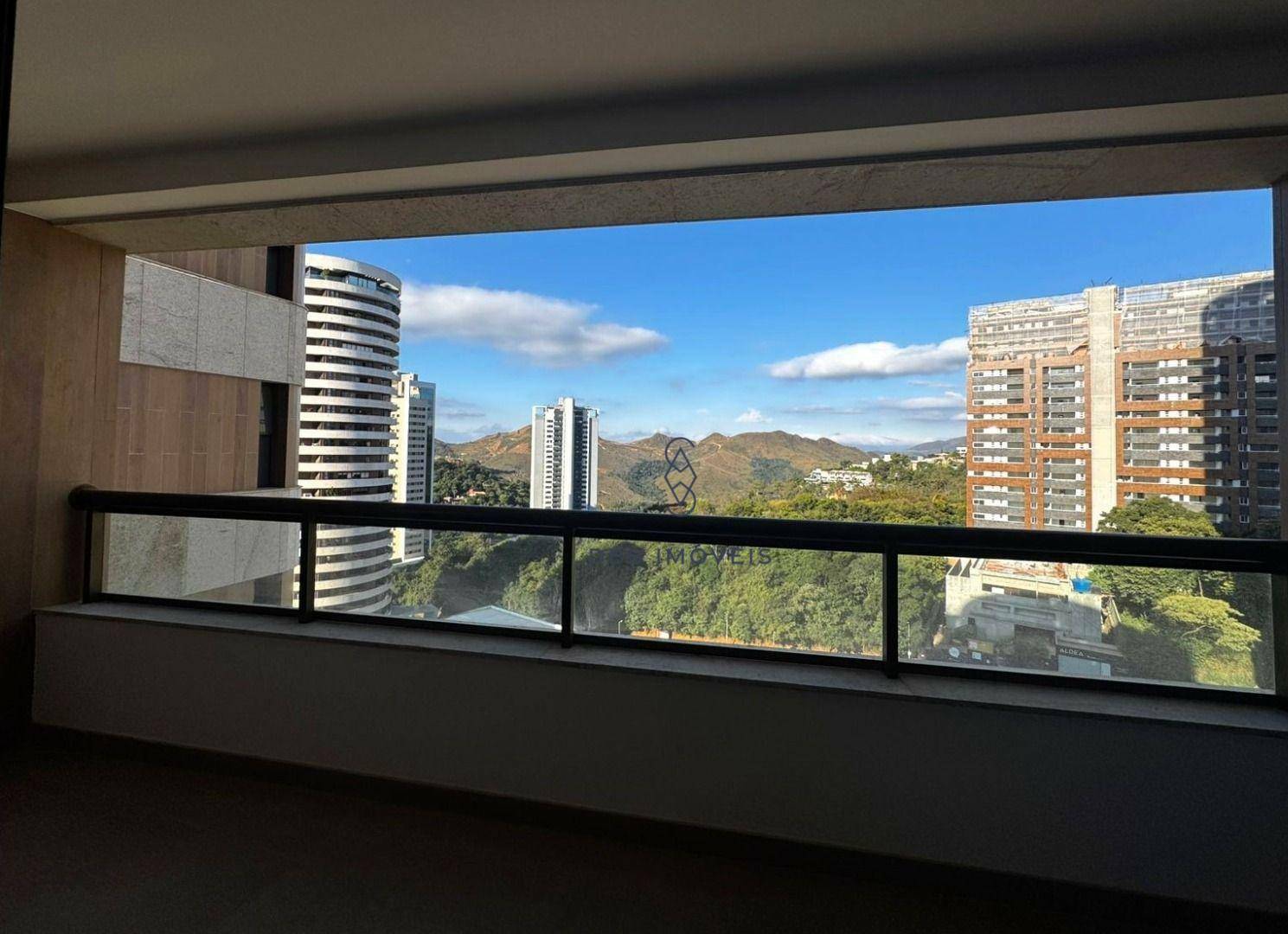 Apartamento à venda com 3 quartos, 114m² - Foto 1
