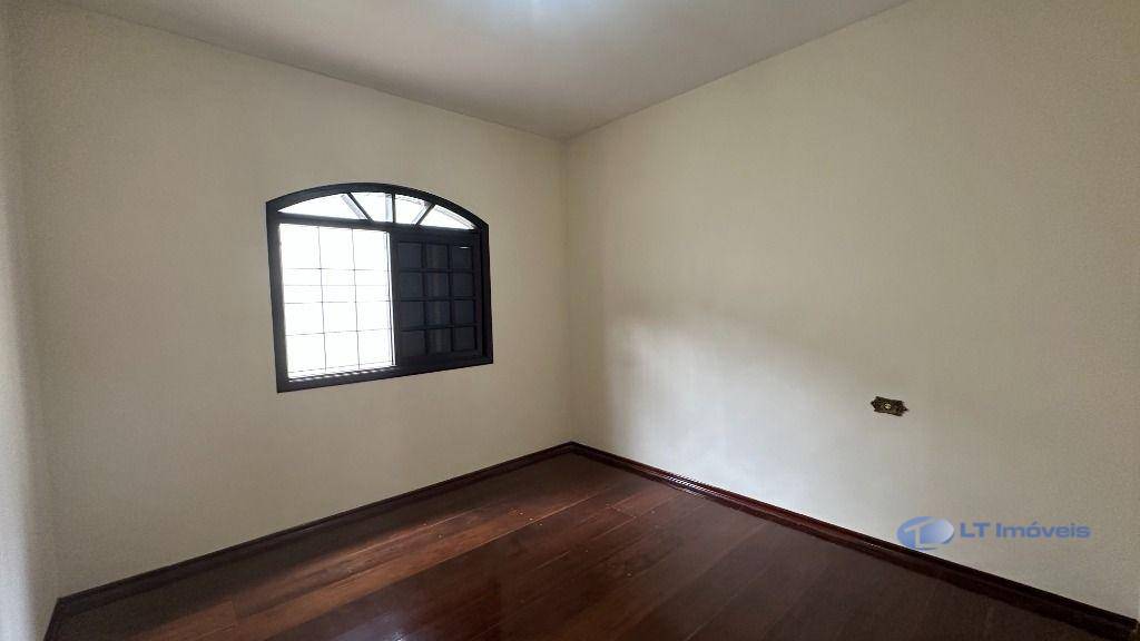 Casa para alugar com 3 quartos, 152m² - Foto 41