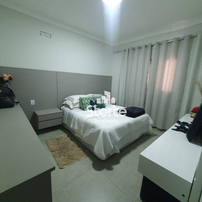 Casa à venda com 3 quartos, 170m² - Foto 8