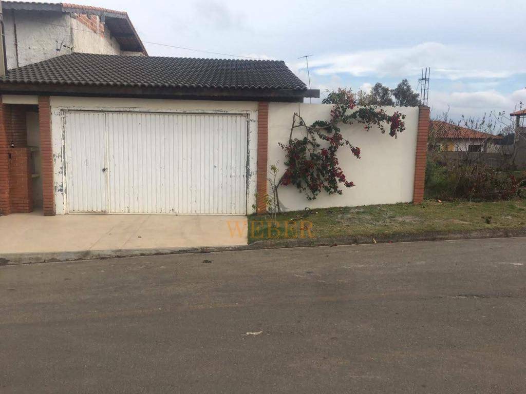 Casa de Condomínio à venda com 3 quartos, 240m² - Foto 1