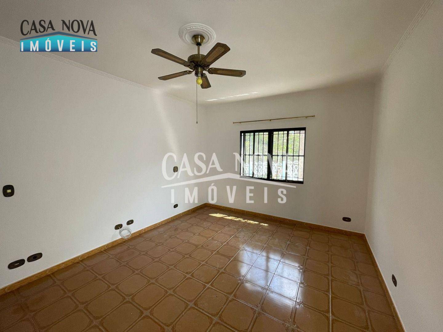 Casa de Condomínio para alugar com 3 quartos, 300m² - Foto 3