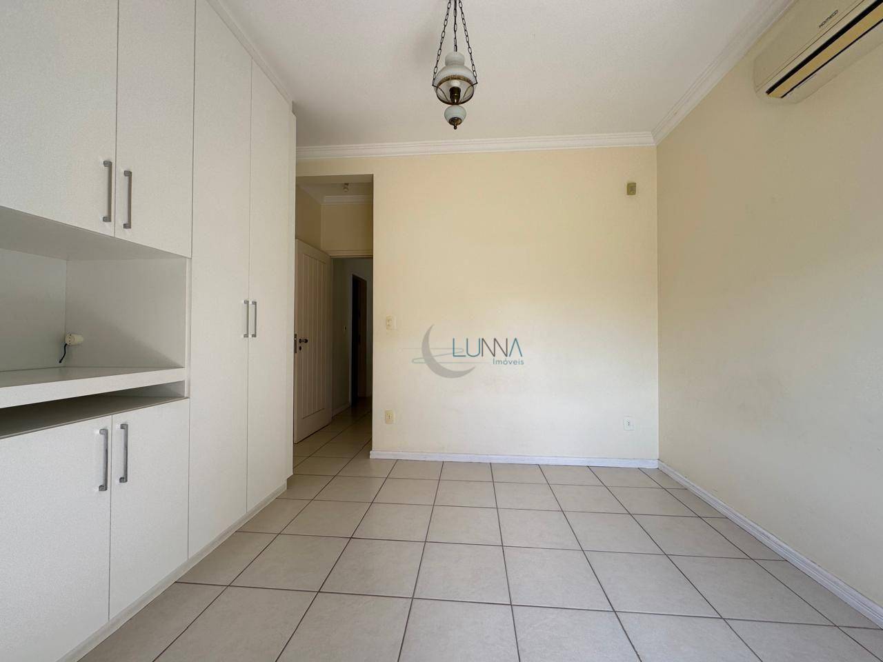 Casa à venda com 4 quartos, 200m² - Foto 13