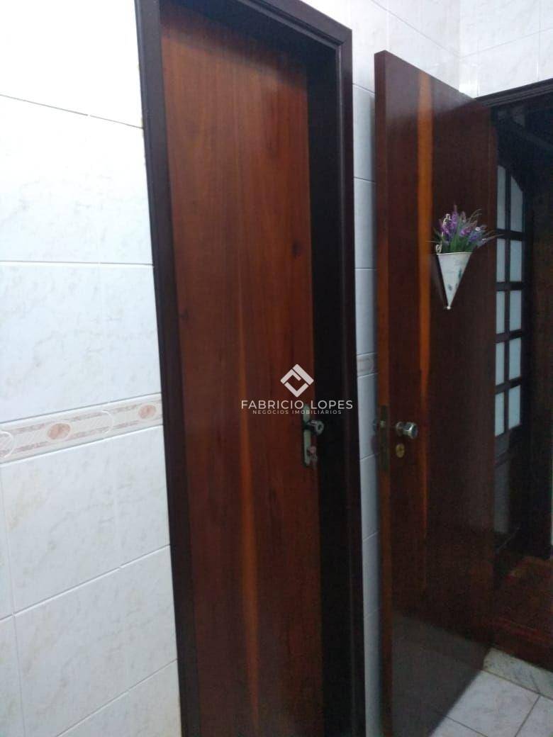 Casa para alugar com 3 quartos, 120m² - Foto 11