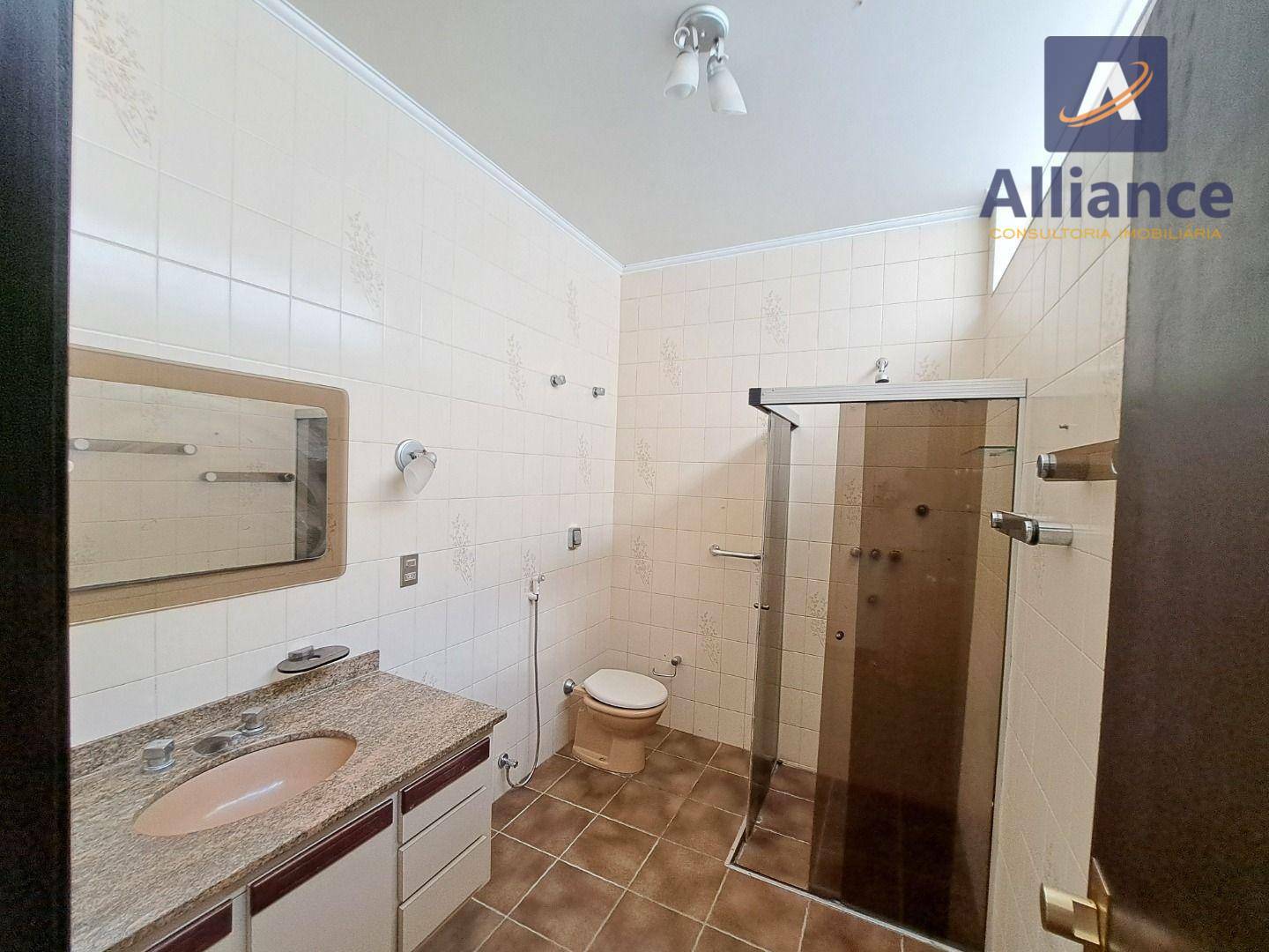 Casa à venda e aluguel com 3 quartos, 230m² - Foto 11