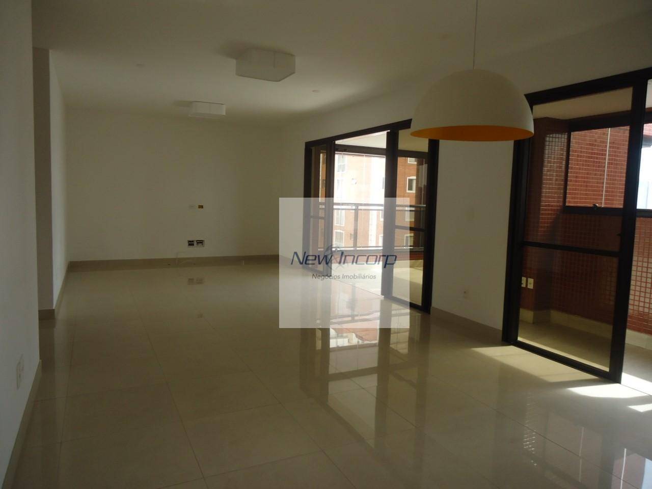 Apartamento à venda com 4 quartos, 208m² - Foto 2