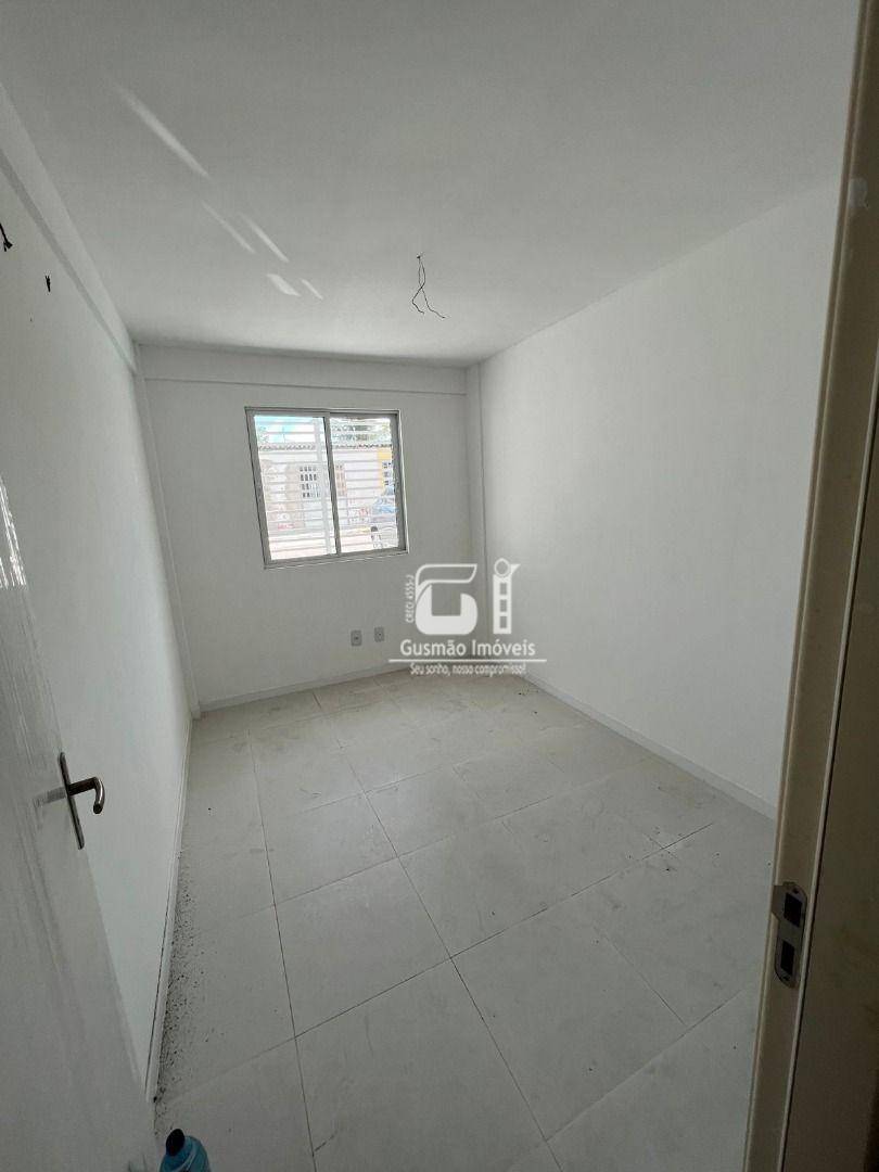 Apartamento à venda com 2 quartos, 60m² - Foto 4